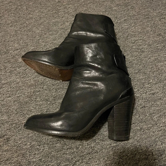 Rag & Bone Kerr Black Leather Ankle Chelsea Boots, size 39 - Picture 2 of 9